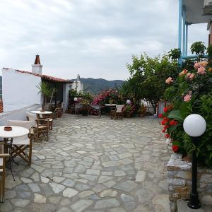 Gallery image of Kastro Studios in Skopelos Town