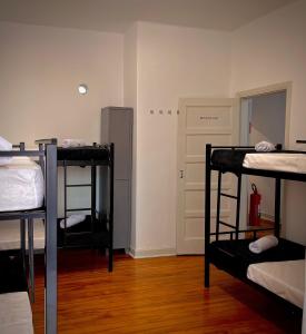 Urban Nomad Hostel and Food Av Paulista客房内的一张或多张床位