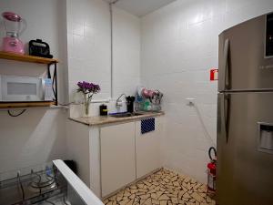 Urban Nomad Hostel and Food Av Paulista的厨房或小厨房