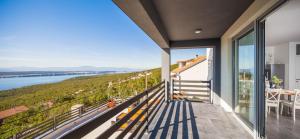 Balkón alebo terasa v ubytovaní Villa Kalmar - Heated pool and spectacular sea view