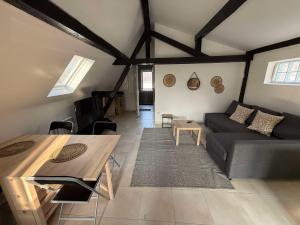 a living room with a couch and a table at Appartement 50 m2, 4 pers, 15 min de Strasbourg in Schiltigheim