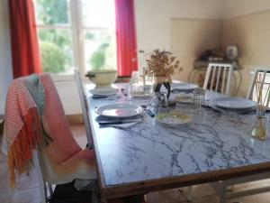 a dining room table with plates on top of it at Santa Teresa, hospedaje rural in Antonio Carboni