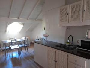 a kitchen with a sink and a table with chairs at Tatabi in Pilar