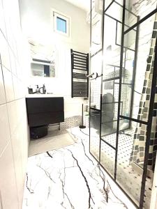 Koupelna v ubytování Paris Expo Porte de Versailles confort appartement