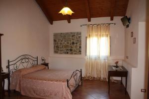 A bed or beds in a room at Country House B&B Antica Dimora Del Sole