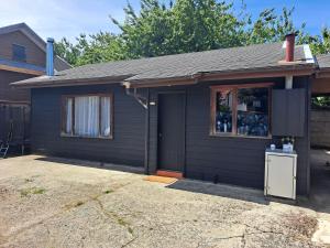 Το κτήριο όπου στεγάζεται  η παραθεριστική κατοικία