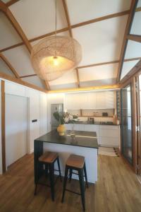 Tiki Beach Moorea , Piscine & Petit Déjeunerにあるキッチンまたは簡易キッチン