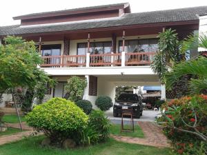Gallery image of The Waterfront Hotel at Fishermans Village in Bophut 