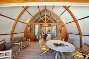Tiki Beach Moorea , Piscine & Petit Déjeunerにあるシーティングエリア