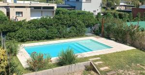 a swimming pool in the yard of a house at Casa Lycka in Roldán