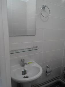 Bathroom sa Apartments Zhambyl 159