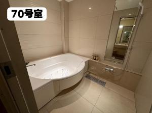 Koupelna v ubytování 大人専用ホテルイエスタディ + 30 fotografií