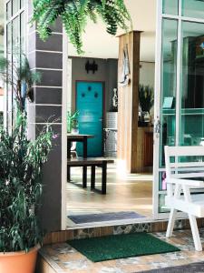 Patio nebo venkovní prostory v ubytování The Harbor Front เกาะล้าน