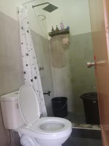Bilik mandi di WJV Inn Baltan Extension