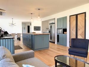 Η κουζίνα ή μικρή κουζίνα στο Willow Dunes-Hot Tub, Pool, Close to all!