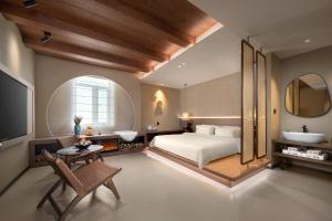 Katil atau katil-katil dalam bilik di Xueting Songjiangyue Hidden Courtyard Hotel