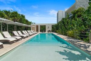 Bazén v ubytování Akumal Escape Beach Access 7 Pools With Ocean View Beach Club nebo v jeho okolí