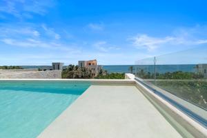 Bazén v ubytování Akumal Escape Beach Access 7 Pools With Ocean View Beach Club nebo v jeho okolí