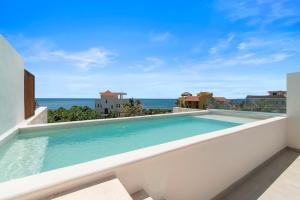 Bazén v ubytování Akumal Escape Beach Access 7 Pools With Ocean View Beach Club nebo v jeho okolí