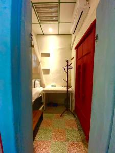 Giường trong phòng chung tại 模範人家-包棟-彼岸市區館