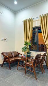 a living room with a couch and a table at Vĩnh Hy House in Ninh Hải