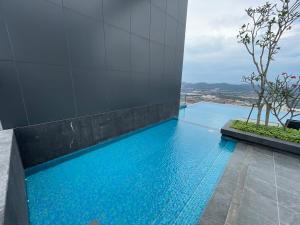 Πισίνα στο ή κοντά στο Hill10 Residence I-City by Deurban