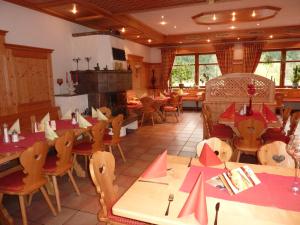 a dining room with tables and chairs with red napkins at Landgasthaus Am Frauenstein in Hinterweidenthal