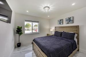 a bedroom with a bed and a window at Luxurious Tropical Private Oasis by Mia Airport in Hialeah