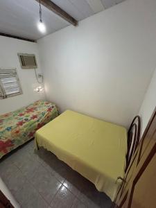 Habitación pequeña con 1 cama y 1 cama doble en Oásis de Férias., en Lucena