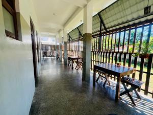 Un balcon sau o terasă la Surface Stay and Café