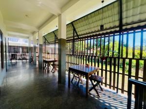 Un balcon sau o terasă la Surface Stay and Café