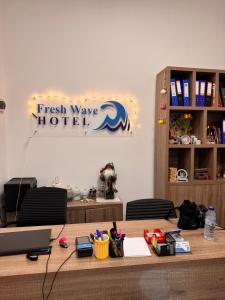 Certificato, attestato, insegna o altro documento esposto da The Fresh Wave hotel