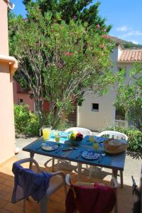 Afbeelding uit fotogalerij van Lagrange Grand Bleu Vacances – Résidence Le Village des Aloès in Cerbère