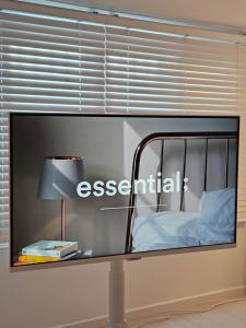 una finestra con un letto in una camera di Palace outing a Suwon