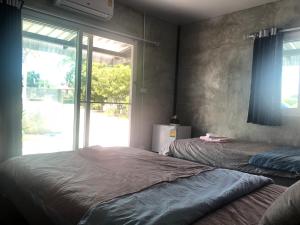 Postel nebo postele na pokoji v ubytování SolarCell Private Homestay - โซล่าเซลล์ไพรเวทโฮมสเตย์
