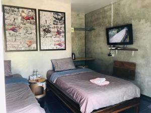 TV a/nebo společenská místnost v ubytování SolarCell Private Homestay - โซล่าเซลล์ไพรเวทโฮมสเตย์