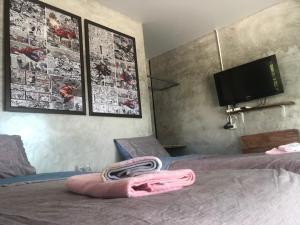 TV a/nebo společenská místnost v ubytování SolarCell Private Homestay - โซล่าเซลล์ไพรเวทโฮมสเตย์