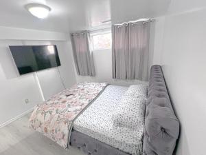 Ένα ή περισσότερα κρεβάτια σε δωμάτιο στο Da-5 Room Near Airport