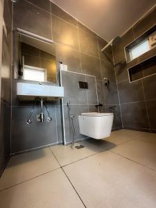 Koupelna v ubytování Away From Home - 3 - Rooms In Ooty, Home Stay Ooty