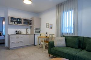סקנד פלור סוויטה מודרנית מפנקת ברמת הגולן的厨房或小厨房