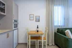 סקנד פלור סוויטה מודרנית מפנקת ברמת הגולן的厨房或小厨房
