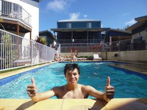 Bazén v ubytování Emu Park Beach Resort nebo v jeho okolí