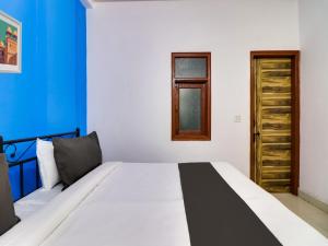 Ένα ή περισσότερα κρεβάτια σε δωμάτιο στο Hotel O Dev Palace +21 φωτογραφίες