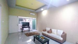 Χώρος καθιστικού στο Sadana Villahouse Ngadinegaran