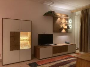 TV a/nebo společenská místnost v ubytování Apartment Aura