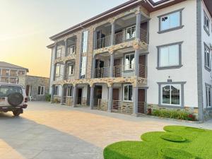 a building with a car parked in front of it at Ann luxurious Apartments 4 in Accra