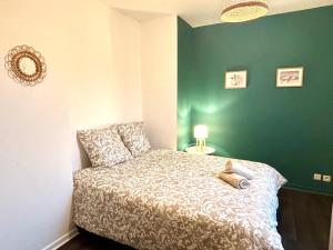 Кровать или кровати в номере LUMIERE- Appartement Design et Élégant