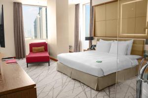 Łóżko lub łóżka w pokoju w obiekcie Millennium Plaza Doha