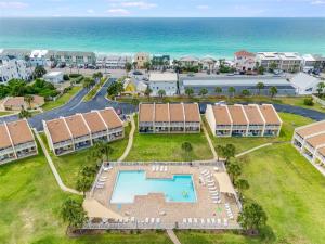 Πισίνα στο ή κοντά στο 10 D, One Bedroom Condo