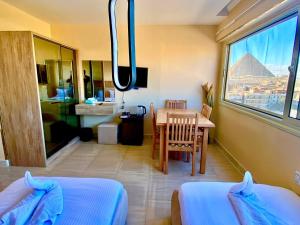 Voodi või voodid majutusasutuse Moonlight pyramids view INN toas